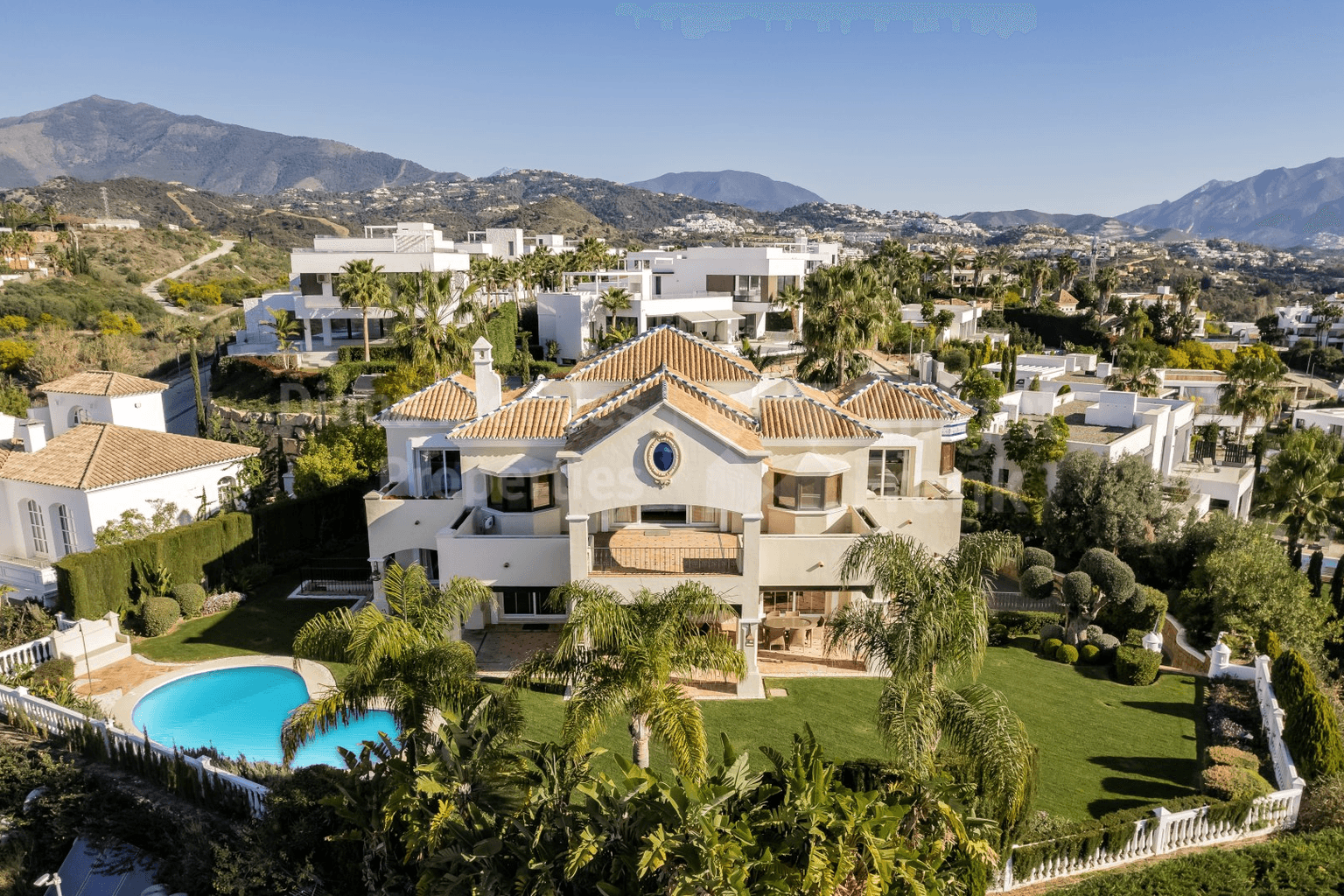 House 5-8 bedrooms 4-7 bathrooms in Marbella, Spain