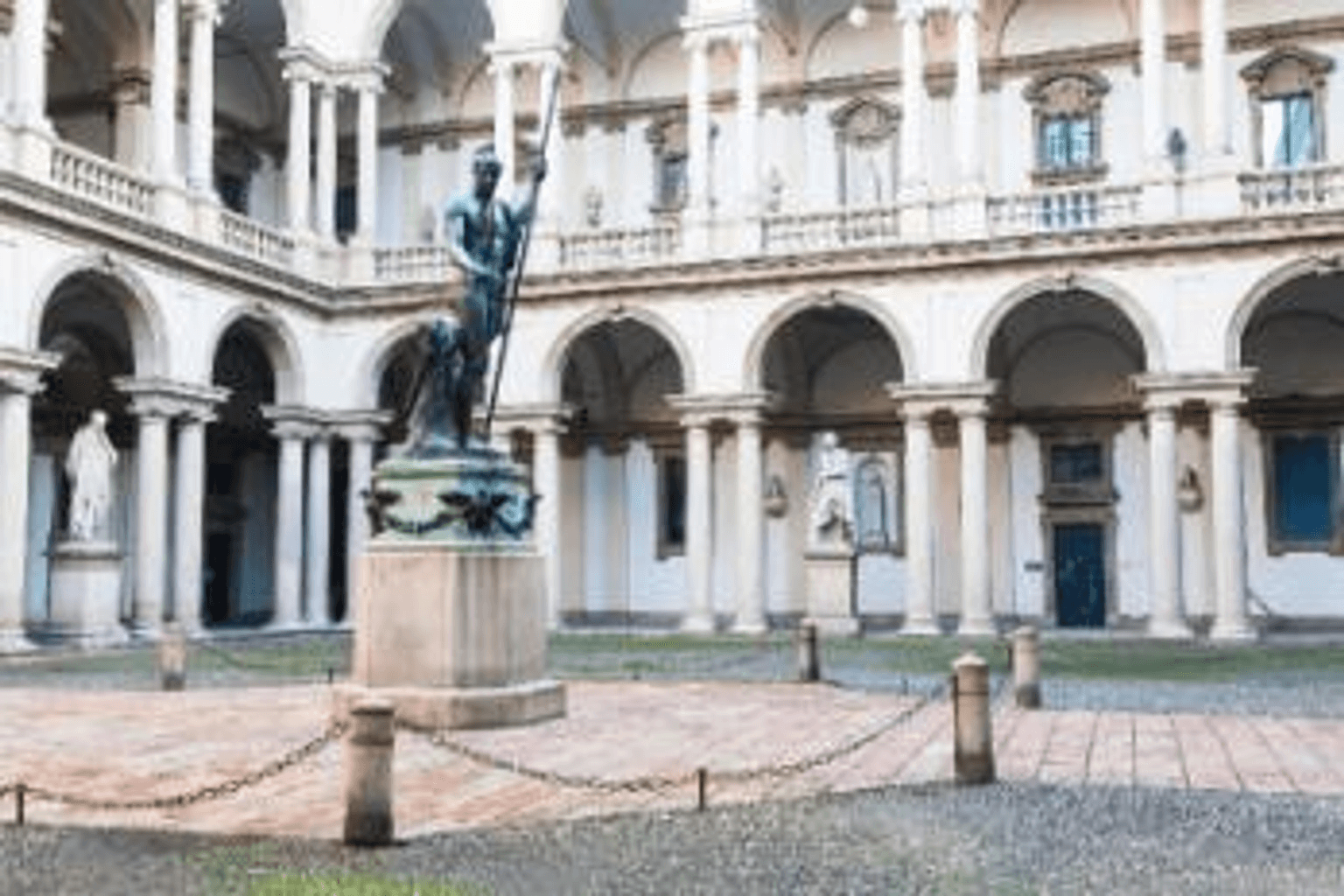 Apartment 2-3 bedrooms 1-3 bathrooms in Milan, Italy