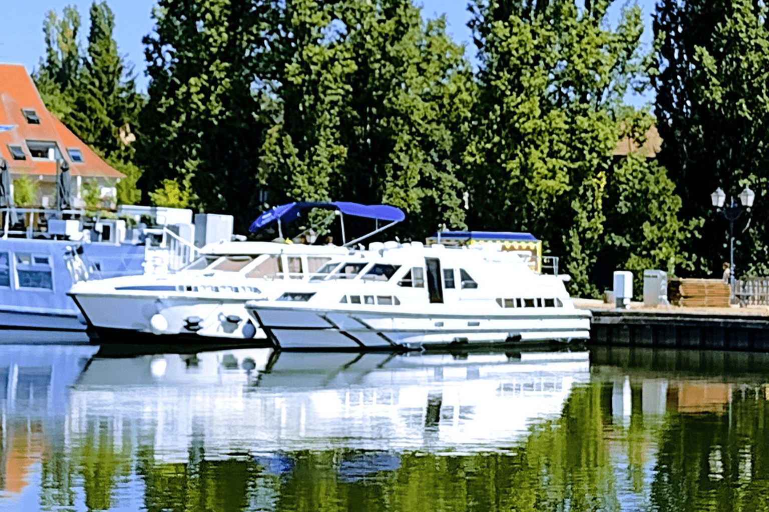 Apartment 3-8 bedrooms 3 bathrooms in Orléans, France