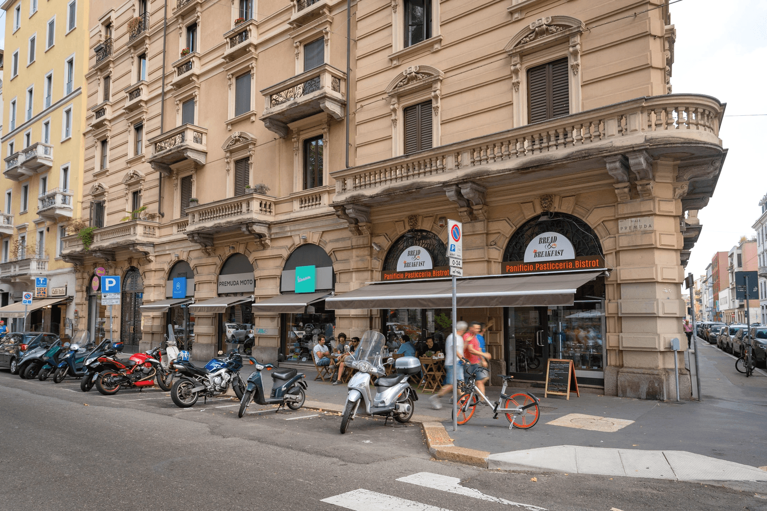 Apartment 2 bedrooms 1-2 bathrooms in Milan, Italy